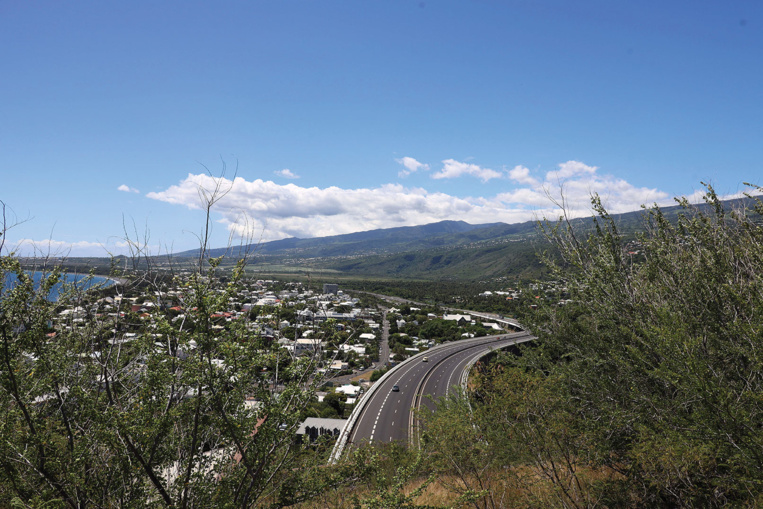 Covid: état d'urgence sanitaire déclaré en Martinique et à La Réunion Covid: état d'urgence sanitaire déclaré en Martinique et à La Réunion