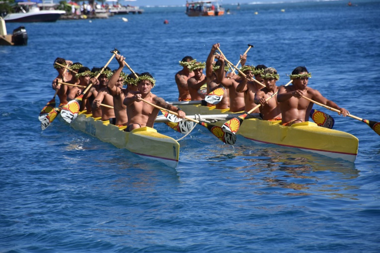 Shell Va'a bousculé mais victorieux de la Super tau'ati Shell Va'a bousculé mais victorieux de la Super tau'ati