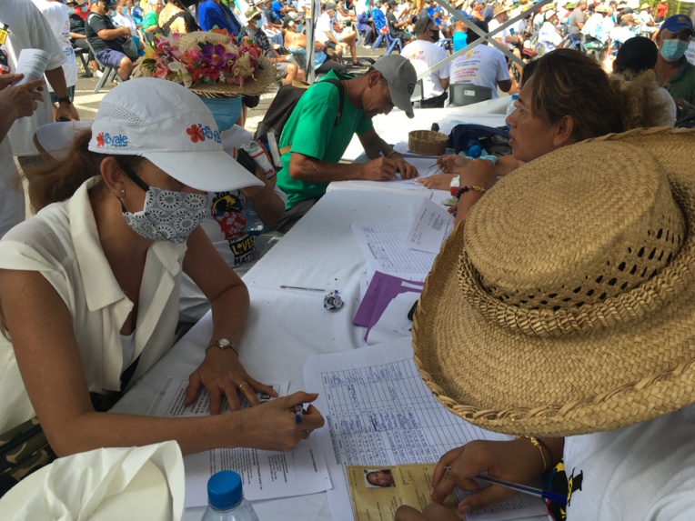 2 000 manifestants anti-nucléaire à Papeete, un "succès" pour Temaru 2 000 manifestants anti-nucléaire à Papeete, un "succès" pour Temaru