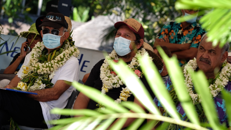 Oscar Temaru, le Père Auguste et le pasteur Mitema Tapati. Oscar Temaru, le Père Auguste et le pasteur Mitema Tapati.