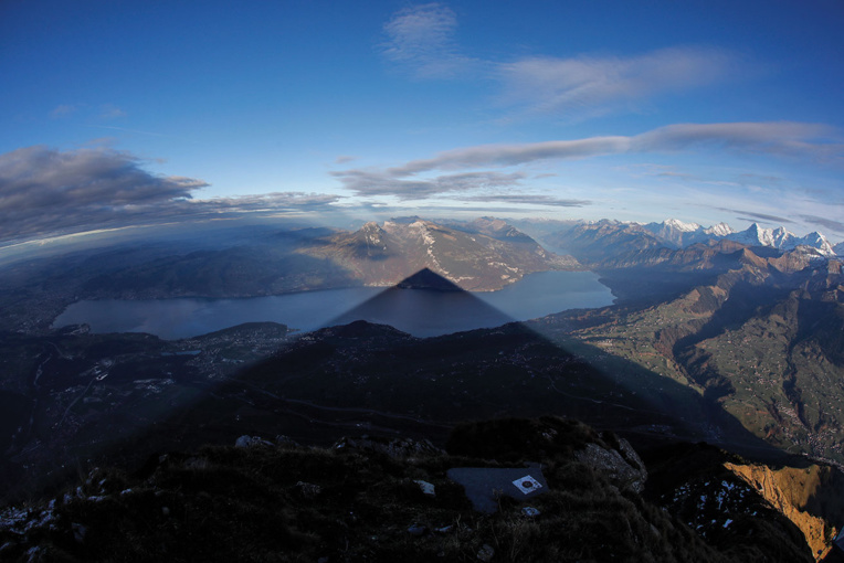 Climat : la fonte des glaciers crée plus de 1.000 lacs dans les Alpes suisses