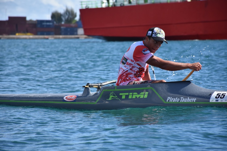 Tauhere Pirato, espoir de Shell Va'a, s'est classé troisième de ce Te 'Aito Taure'a. Tauhere Pirato, espoir de Shell Va'a, s'est classé troisième de ce Te 'Aito Taure'a.