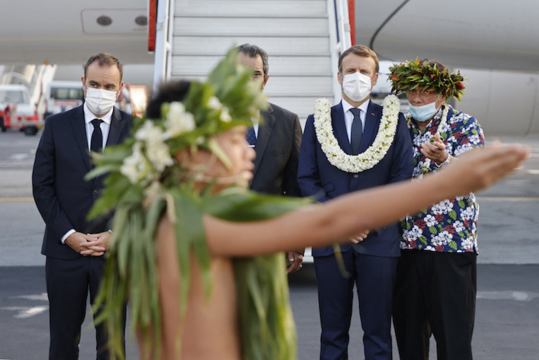 Les "paroles attendues" d'Emmanuel Macron à Tahiti Les "paroles attendues" d'Emmanuel Macron à Tahiti