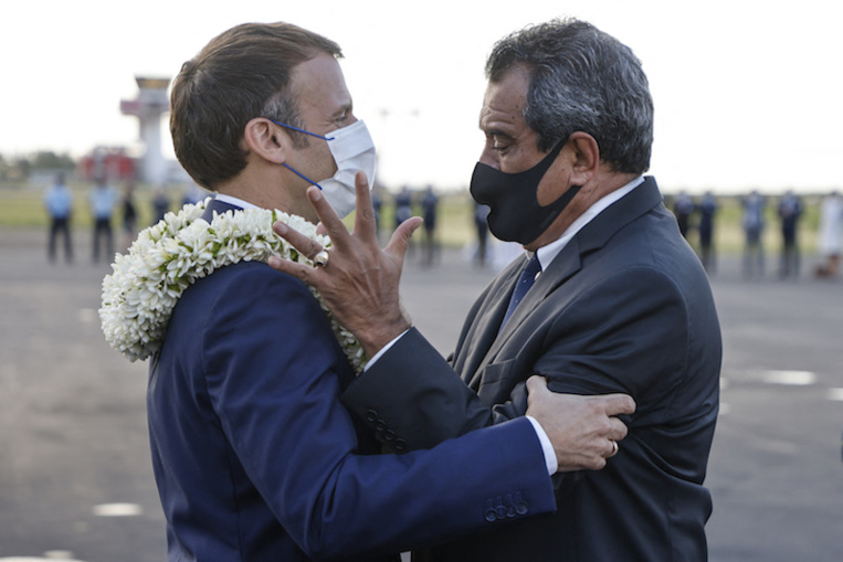 Les "paroles attendues" d'Emmanuel Macron à Tahiti Les "paroles attendues" d'Emmanuel Macron à Tahiti