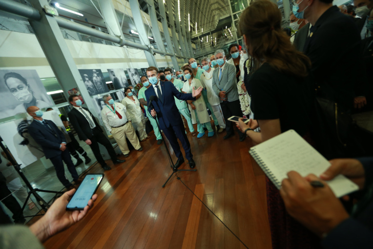 Au CHPF, Emmanuel Macron exhorte à la vaccination contre "l'égoïsme" Au CHPF, Emmanuel Macron exhorte à la vaccination contre "l'égoïsme"