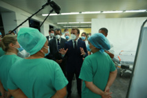 Au CHPF, Emmanuel Macron exhorte à la vaccination contre "l'égoïsme"