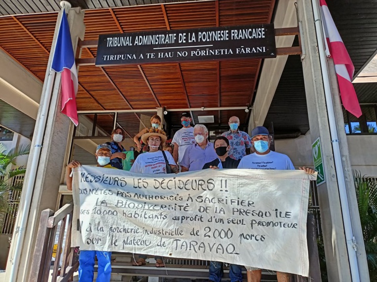 Les militants anti-porcherie devront encore attendre Les militants anti-porcherie devront encore attendre