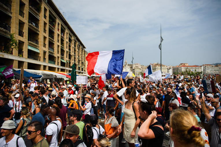 Les opposants au pass sanitaire dans la rue pour le troisième samedi consécutif Les opposants au pass sanitaire dans la rue pour le troisième samedi consécutif