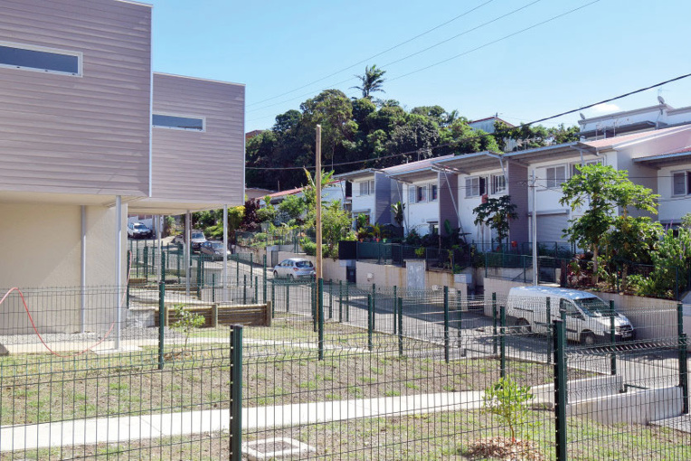 Rivière-Salée : Réhabilitation des 103 duplex du FSH bientôt terminée Rivière-Salée : Réhabilitation des 103 duplex du FSH bientôt terminée