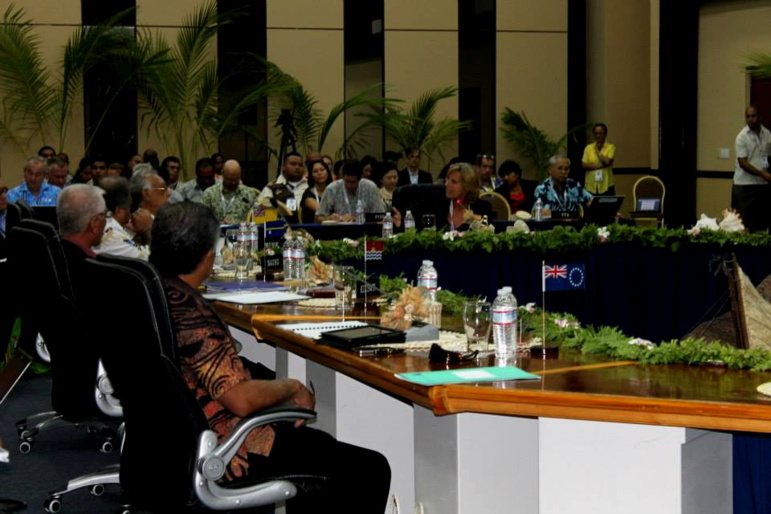 Connie Hedegaard, commissaire européenne à l’action climatique, s’exprime devant les dirigeants des plus petits États du Pacifique