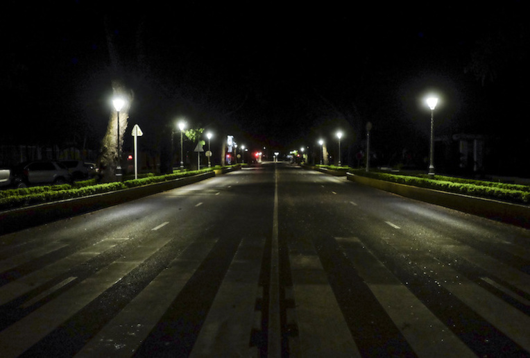 Le couvre-feu dès mercredi soir, le confinement "pas exclu" Le couvre-feu dès mercredi soir, le confinement "pas exclu"