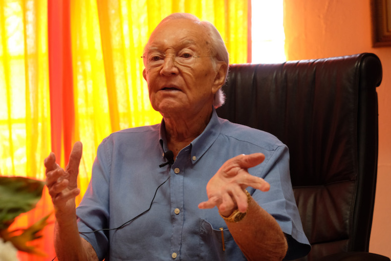 ​Flosse demande la démission de Fritch