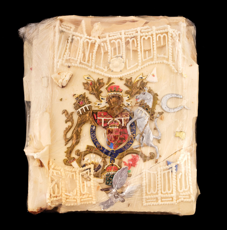 Une part du gâteau de mariage de Charles et Diana vendue plus de 2.000 euros aux enchères Une part du gâteau de mariage de Charles et Diana vendue plus de 2.000 euros aux enchères