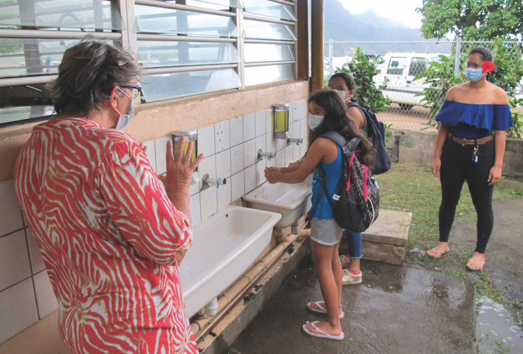 Dès l’entrée dans l’enceinte du collège-cétad les élèves sont invités à se laver les mains de manière attentive. Le port du masque reste obligatoire dans l’enceinte des deux établissements. Dès l’entrée dans l’enceinte du collège-cétad les élèves sont invités à se laver les mains de manière attentive. Le port du masque reste obligatoire dans l’enceinte des deux établissements.
