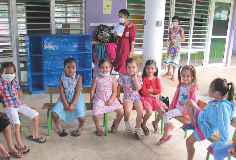 Les enfants des classes de maternelle ont dû faire connaissance avec leurs nouveaux enseignants. Les enfants des classes de maternelle ont dû faire connaissance avec leurs nouveaux enseignants.