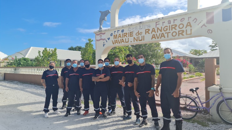 Neuf pompiers volontaires api à Rangiroa Neuf pompiers volontaires api à Rangiroa