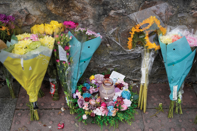 Royaume-Uni: le port d'armes conditionné à un examen des réseaux sociaux Royaume-Uni: le port d'armes conditionné à un examen des réseaux sociaux