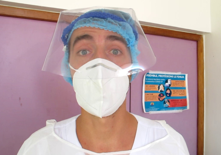 Nicolas Audegond, le “Monsieur vaccin” du nord de l’archipel réalise chaque jour entre 20 et 30 tests anti-covid au sein de l’hôpital. Jeudi sur l’ensemble de l’archipel 101 tests ont été effectués, seuls deux se sont avérés positifs au Covid 19. Nicolas Audegond, le “Monsieur vaccin” du nord de l’archipel réalise chaque jour entre 20 et 30 tests anti-covid au sein de l’hôpital. Jeudi sur l’ensemble de l’archipel 101 tests ont été effectués, seuls deux se sont avérés positifs au Covid 19.