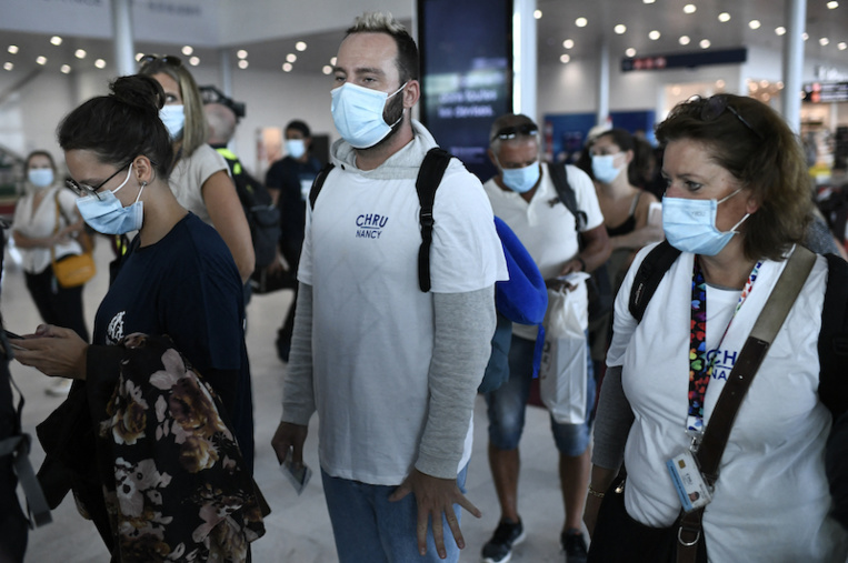 300 professionnels de santé envoyés aux Antilles, 10 en Polynésie