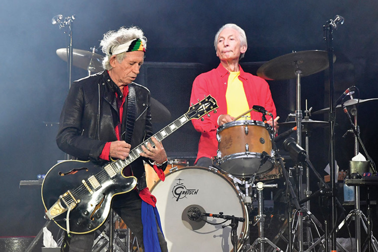 Charlie Watts, batteur et "roc" des Rolling Stones, est mort à 80 ans