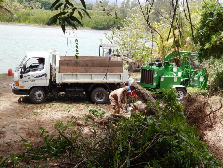 Teie te vāhi i fēruri hia 'e te tāvana o Clarenntz Vernaudon, nō te ha'amau i te hō'ē paumura'a pape, tei i te vāhi ra pi'i hia nei CAMICA, i Mitirapa noa.