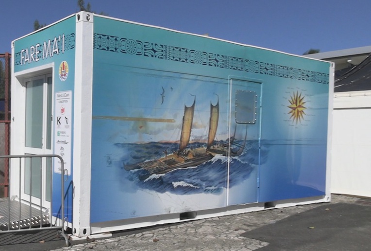 Un container a été installé devant les urgences. Il fait office de sas avant l'entrée dans le service. Un container a été installé devant les urgences. Il fait office de sas avant l'entrée dans le service.