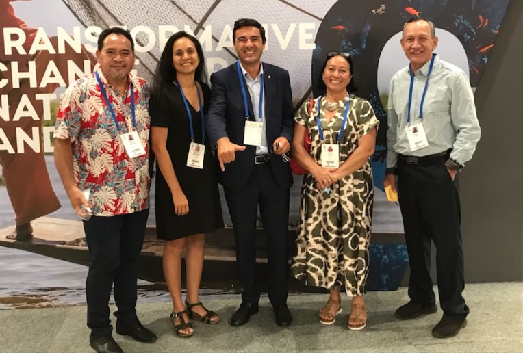 Benoit Kautai, Joëlle Frébault et Nestor Ohu, respectivement maires de Nuku Hiva, Hiva Oa et Ua Huka, se sont rendus début septembre au congrès de l’UICN pour faire entendre leur voix et échanger avec d’autres pays sur les aspects techniques des AMP. Benoit Kautai, Joëlle Frébault et Nestor Ohu, respectivement maires de Nuku Hiva, Hiva Oa et Ua Huka, se sont rendus début septembre au congrès de l’UICN pour faire entendre leur voix et échanger avec d’autres pays sur les aspects techniques des AMP.