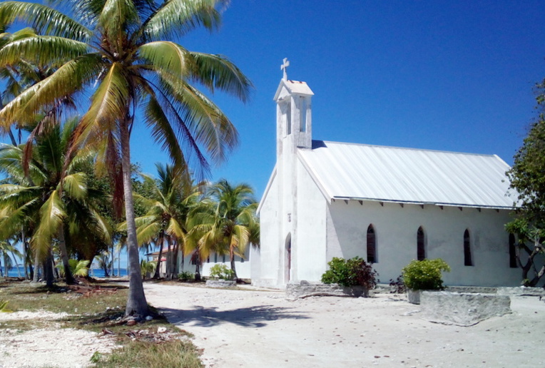 Amanu, situé à 17 km de Hao compte environ 174 habitants. Amanu, situé à 17 km de Hao compte environ 174 habitants.