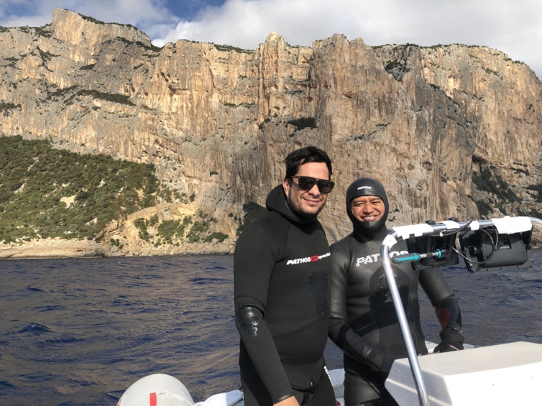 Tepou Nehemia (à droite) aux côtés de Philippe Piritua, remplaçant de l'équipe.