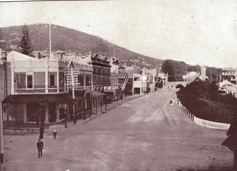 C’est de cette petite ville, Albany, à la pointe sud-ouest de l’Australie, que le marcheur français entreprit de traverser l’île-continent. C’est de cette petite ville, Albany, à la pointe sud-ouest de l’Australie, que le marcheur français entreprit de traverser l’île-continent.