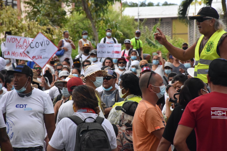 2 500 manifestants dans la rue contre l'obligation vaccinale 2 500 manifestants dans la rue contre l'obligation vaccinale