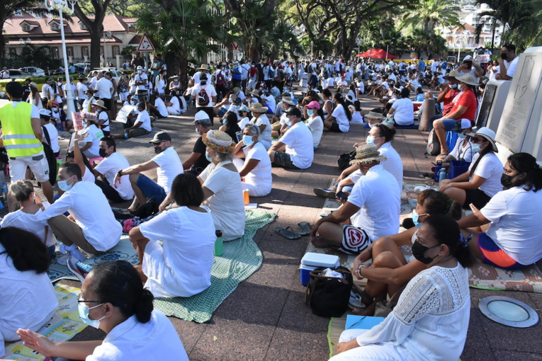 2 500 manifestants dans la rue contre l'obligation vaccinale 2 500 manifestants dans la rue contre l'obligation vaccinale