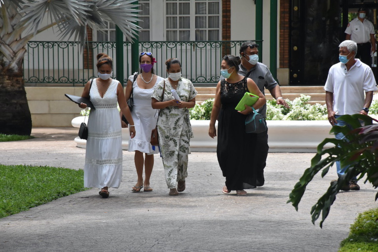 La délégation conduite par Vairea Toomaru, après avoir été reçue à la présidence. La délégation conduite par Vairea Toomaru, après avoir été reçue à la présidence.