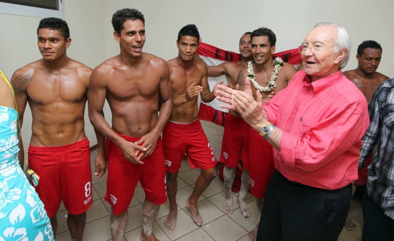 Gaston Flosse et le gouvernement saluent la victoire des Tiki Toa
