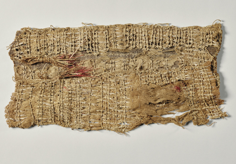 Le public polynésien pourra découvrir le fragment du maro'ura. Il sera en dépôt au musée de Tahiti, pour une durée de cinq ans, renouvelable. (©musée du quai Branly - Jacques Chirac, photo Pauline Guyon) Le public polynésien pourra découvrir le fragment du maro'ura. Il sera en dépôt au musée de Tahiti, pour une durée de cinq ans, renouvelable. (©musée du quai Branly - Jacques Chirac, photo Pauline Guyon)