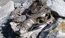 Photo prise le 30 septembre 2008 du moteur du Malabar Princess retrouvé sur le glacier des Bossons (AFP/Archives - Jean-Pierre Clatot)