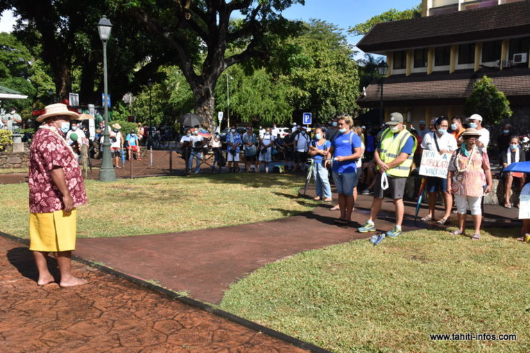 Obligation vaccinale : 500 manifestants devant l’assemblée et des promesses Obligation vaccinale : 500 manifestants devant l’assemblée et des promesses