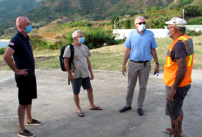 Les intervenants du service de l’agriculture, l’administrateur d’Etat et les agents de la commune restent sur leur garde même si le danger semble écarté. Les intervenants du service de l’agriculture, l’administrateur d’Etat et les agents de la commune restent sur leur garde même si le danger semble écarté.