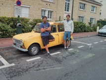 A droite Morgan, étudiant tahitien à Paris et à gauche son coéquipier Jeremy de la même école d'ingénieur (ECE Paris).