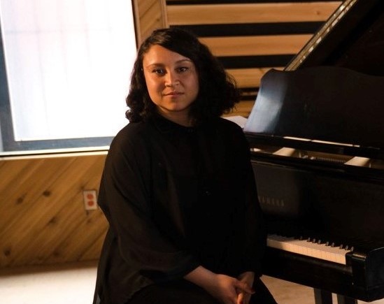 La polynésienne Eva Lachhar docteure en piano