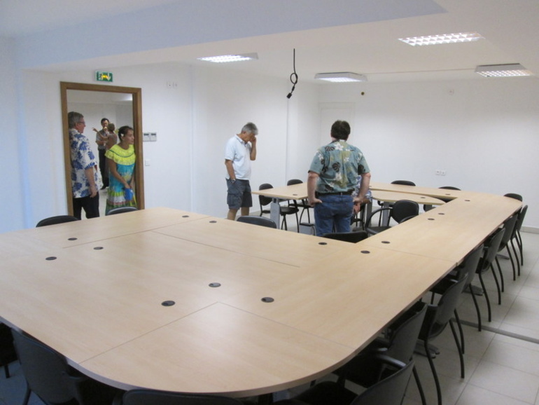 Ici, la salle de réunion du Fonds Paritaire de Gestion, d'environ 50 m2 pouvant recevoir plus d'une vingtaine de participants.