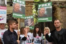 Greenpeace : Jude Law et Damon Albarn parmi les manifestants à Londres