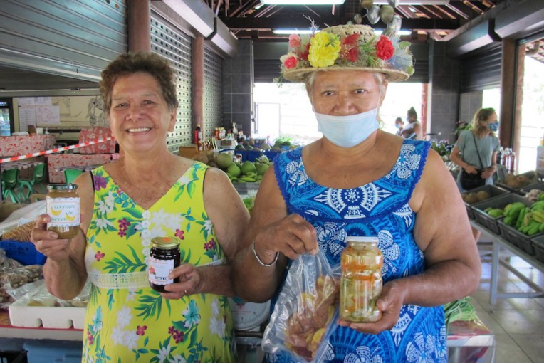 Marcelline et Jocelyne, rivalisent de créativité et proposent des chips de légumes, des gelée d’agrumes ou encore des pickles de piments. Marcelline et Jocelyne, rivalisent de créativité et proposent des chips de légumes, des gelée d’agrumes ou encore des pickles de piments.