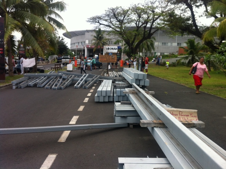 Social: Barrage filtrant à l'hôpital du Taone