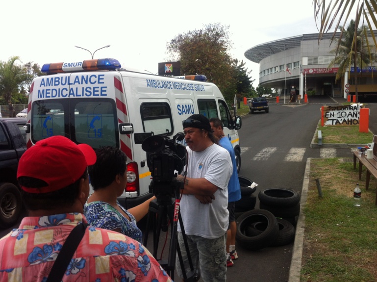Les grevistes ne laissent passer que les véhicules d'urgence