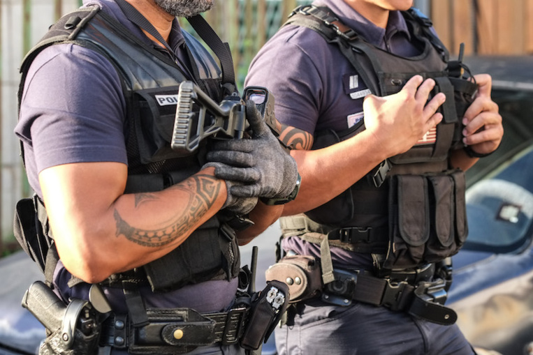 Un trafic d'ice démantelé à Papeete, des armes saisies Un trafic d'ice démantelé à Papeete, des armes saisies