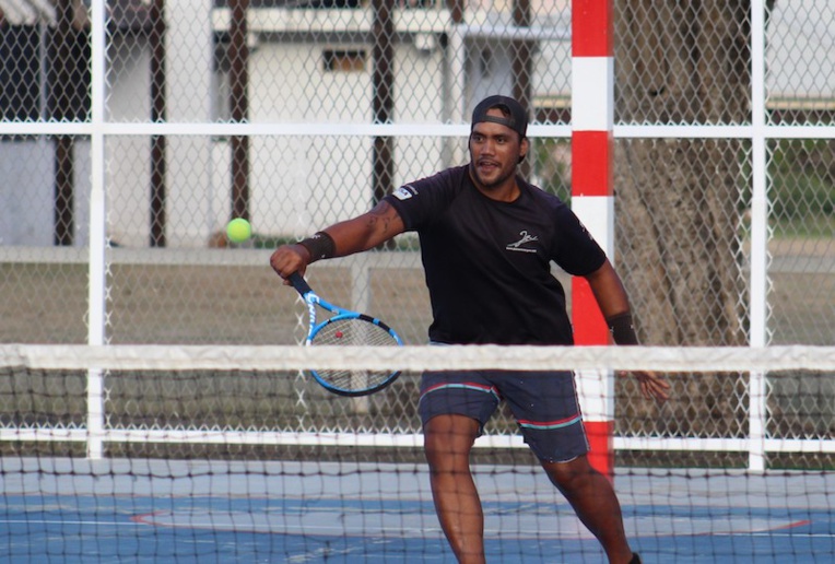 Très motivé, Vetea Paul Teanomaui veut former les jeunes, il a obtenu le diplôme fédéral d'initiateur et compte aller plus loin. Très motivé, Vetea Paul Teanomaui veut former les jeunes, il a obtenu le diplôme fédéral d'initiateur et compte aller plus loin.