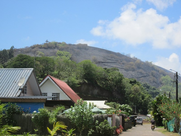 Le mont Faarei a été brûlé sur plus de la moitié de sa superficie, soit environ 65 hectares.