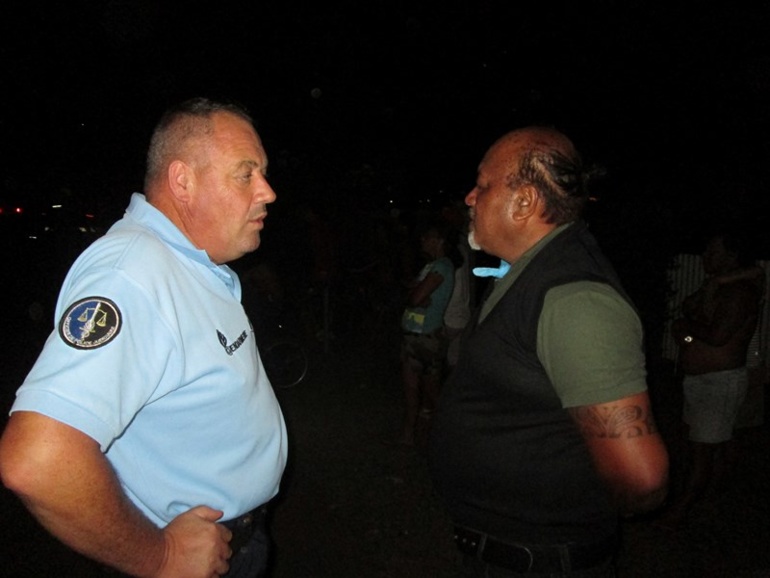 Ici, Leonard Pia, deuxième maire-adjoint de la commune de To'ahotu, a suivi les opérations des sapeurs pompiers durant toute la journée de mercredi 10 octobre.