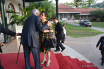 Gaston Flosse accueillait personnellement Xiaolin Li sur le perron de la présidence ce jeudi soir.